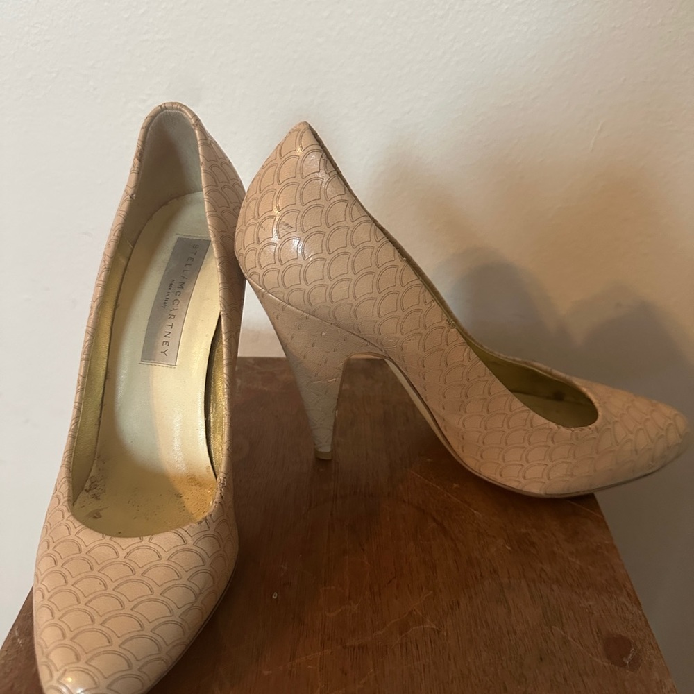 VINTAGE Stella McCartney Nude Scallop Patent Pump - Women's